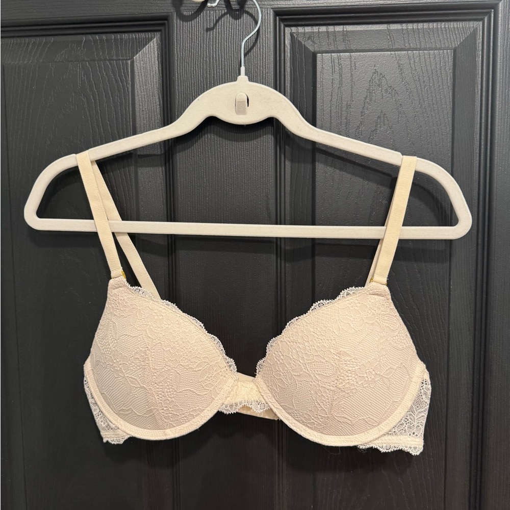 Pepper All Over Lace Lift Up Bra in Sand